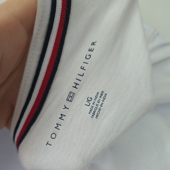 Tommy Hilfiger White and Black Star Tee - Picture 2 of 4